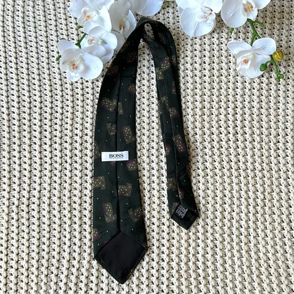Hugo Boss Neck Tie Green Silk Green Geometric Made In Italy 57”